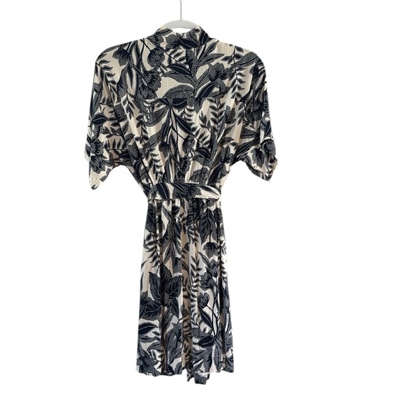 Soma Cool Nights Navy & White Softest Floral Wrap Around S/S Tie Waist Robe S/M - Picture 5 of 6
